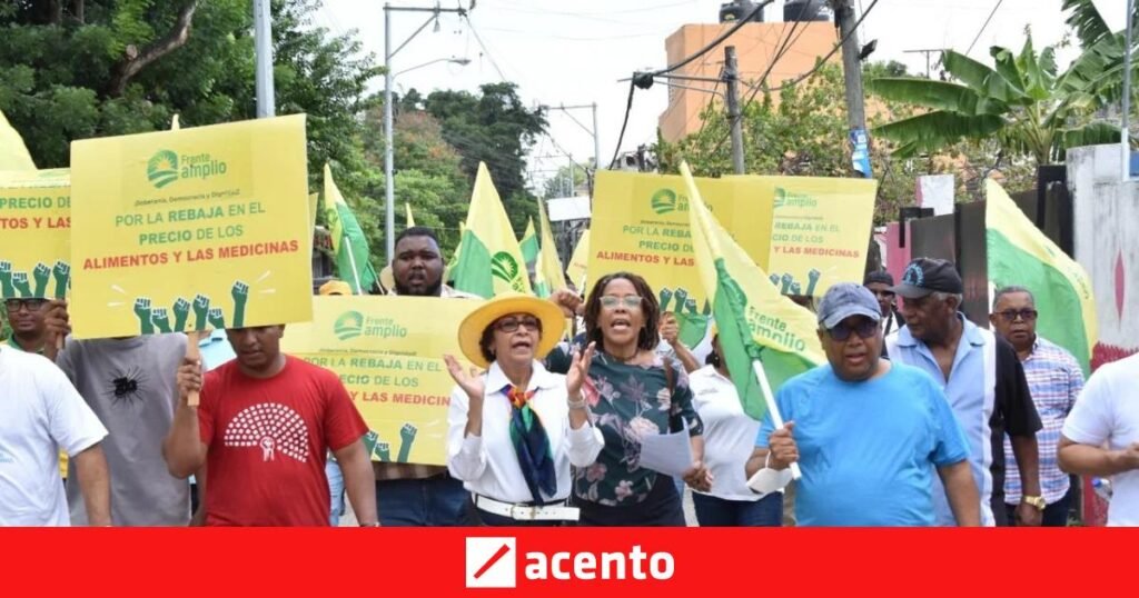 Frente Amplio marcha en Guaricano y suma presión por precios, servicios y denuncias policiales