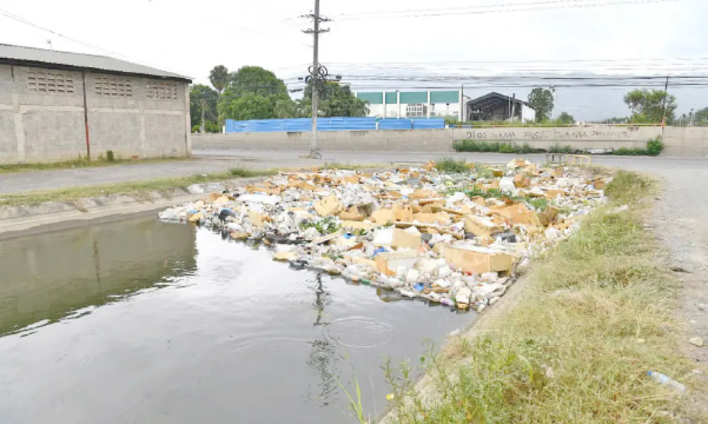 Coraasan mantiene fuera de servicio varios acueductos y agrava la falta de agua en Santiago