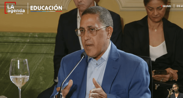 Gobierno dice haber entregado 1,321 aulas y fija nuevas metas para agosto y septiembre
