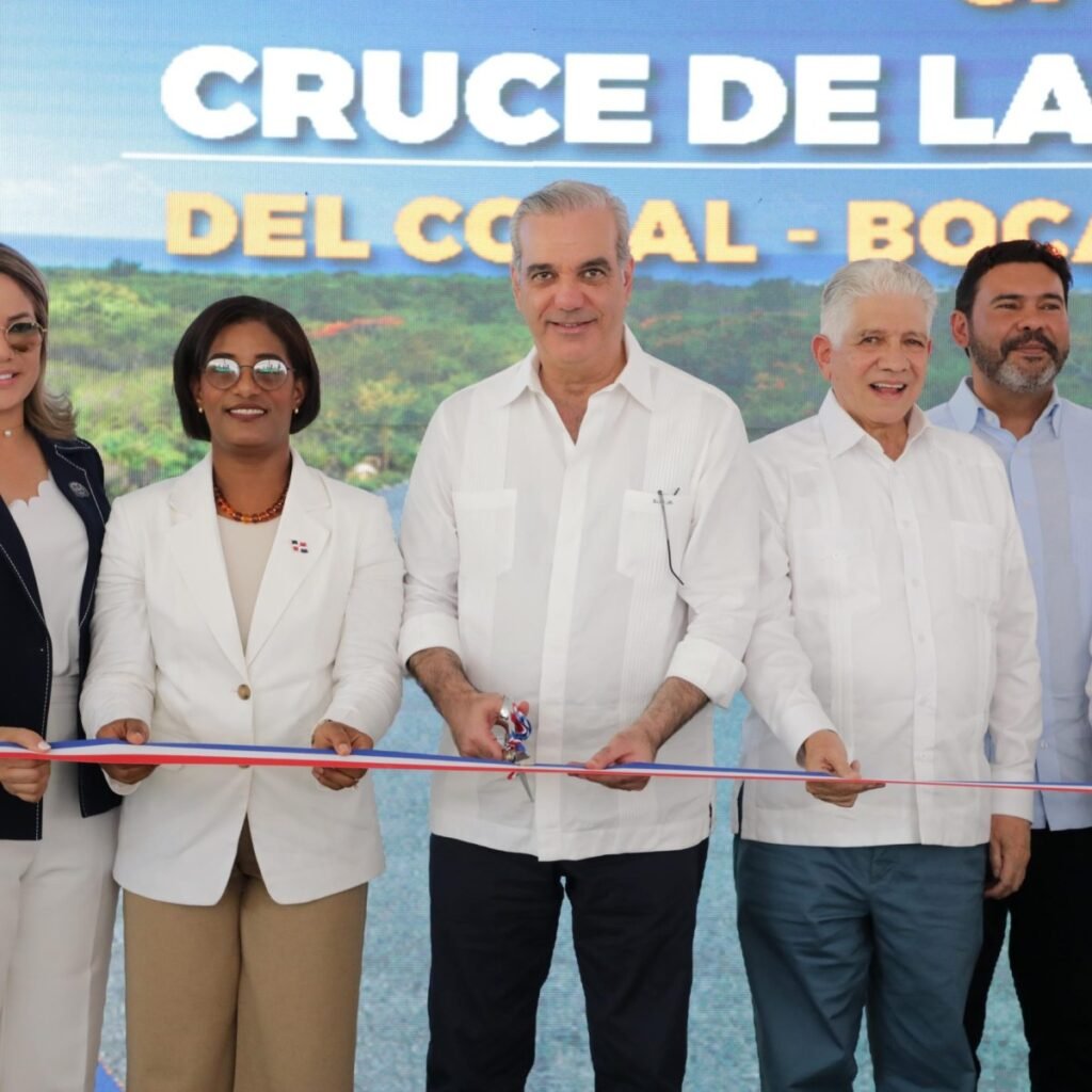 Abinader abre la carretera de Boca de Chavón tras más de 25 años de reclamos