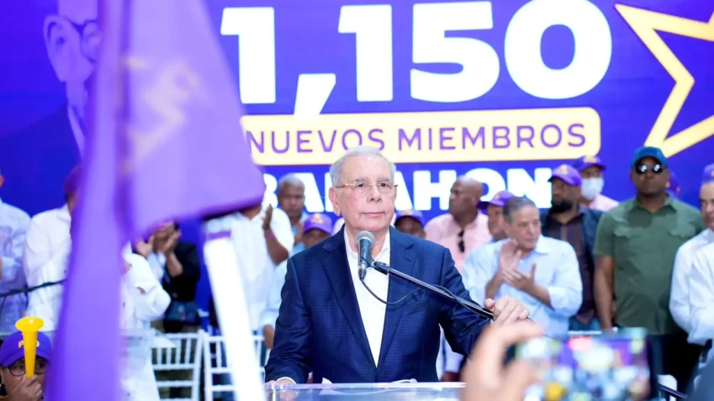 Medina encabeza en Barahona una masiva juramentación del PLD y refuerza su apuesta de reorganización
