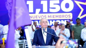 Medina encabeza en Barahona una masiva juramentación del PLD y refuerza su apuesta de reorganización