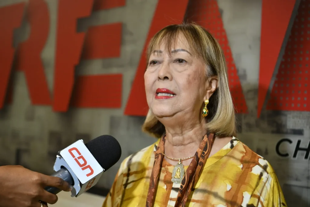 Rosa Ng defiende fiscalización a comercios chinos y rechaza que el debate derive en xenofobia