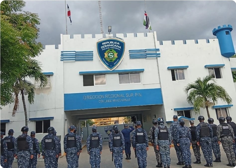 Policía activa protocolos preventivos en Enriquillo por paso de fenómeno atmosférico
