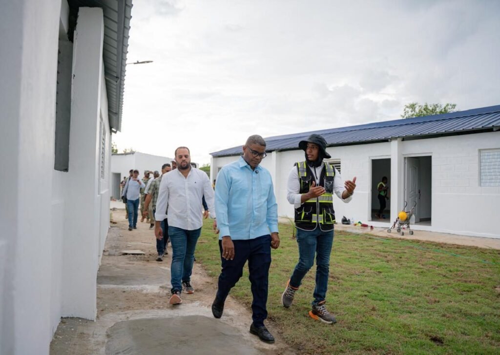 Polanco supervisa obras y entregas en Elías Piña y San Juan mientras sigue pendiente la prueba de resultados en servicios básicos