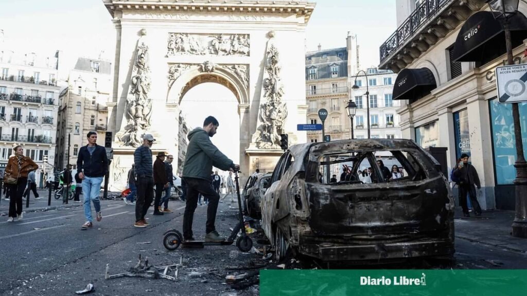 Macron comparece tras una jornada de protestas que expuso el desgaste de su gobierno en Francia