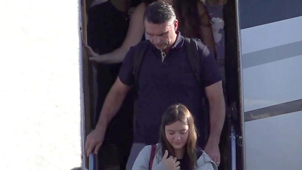 Bolsonaro llega a Florida tras salir de Brasil con la orden de entregar sus pasaportes vigente