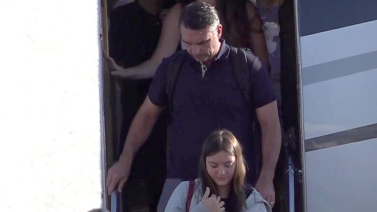 Bolsonaro llega a Florida tras salir de Brasil con la orden de entregar sus pasaportes vigente