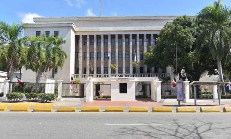 Educación retoma la docencia este jueves y condiciona el regreso a verificar los planteles