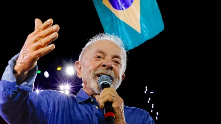 Lula encara la votación con ventaja sobre Bolsonaro y un cierre de campaña crispado