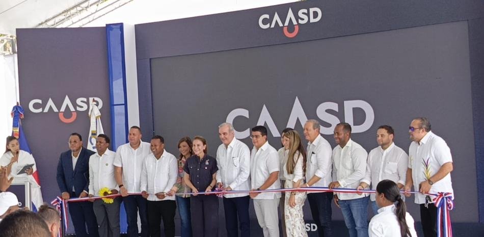 Abinader y Carolina Mejía entregan la primera fase del saneamiento en Los Girasoles, con una inversión cercana a RD$1,000 millones