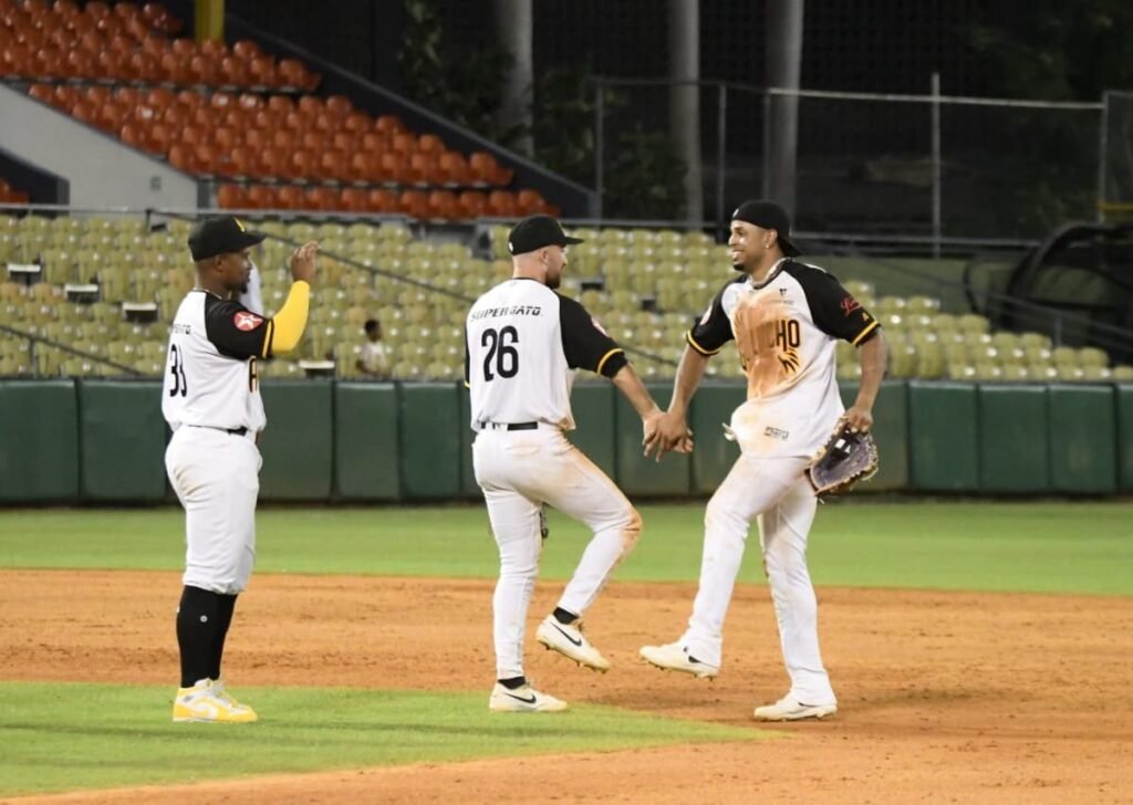 Águilas rompen la racha de Gigantes y exponen lo rápido que cambia el relato en el torneo